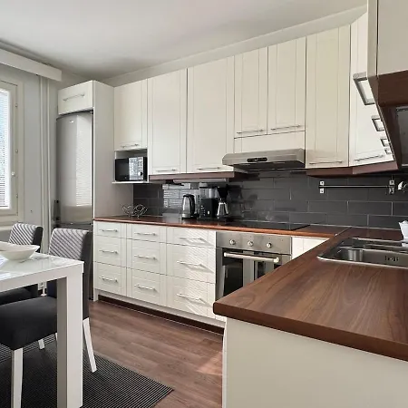 Cozy Retreat With Free Parking *