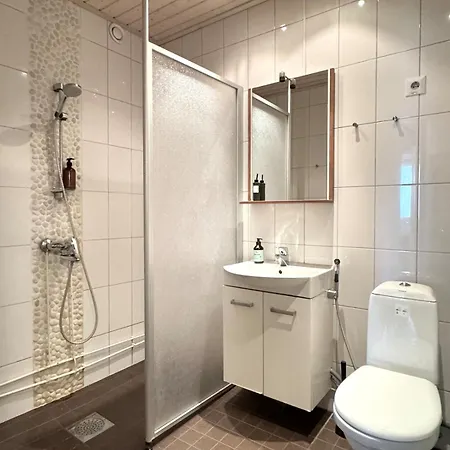 Cozy Retreat With Free Parking Apartment *